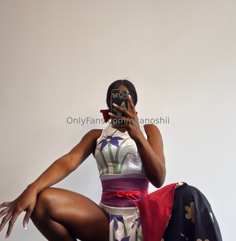 Nyanoshii adult model pic