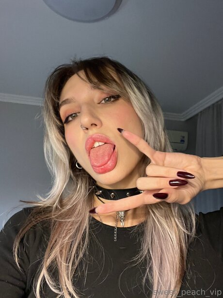 Alice Its Me beautiful model pics