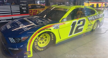 Countrycabin star naked pics