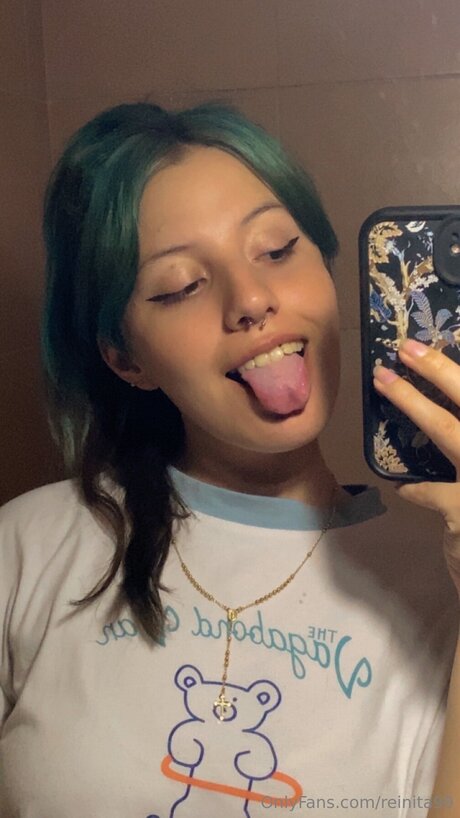 Reinita99 erotic actress picture