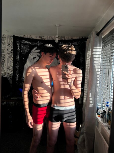 Thebeeb0i hd model photo