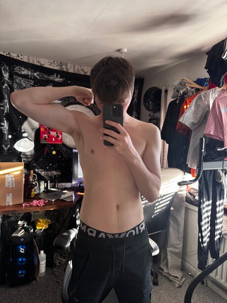 Thebeeb0i pornographic star pic