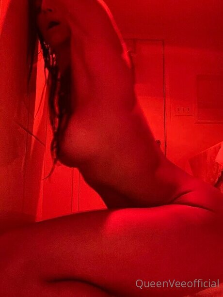 Queenvee Sexy star adult pic