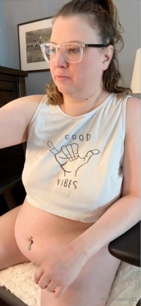 Thatoneamy44 star naked picture