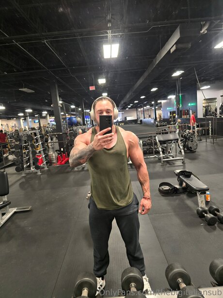 Thebigitaliansub pornstar naked photos