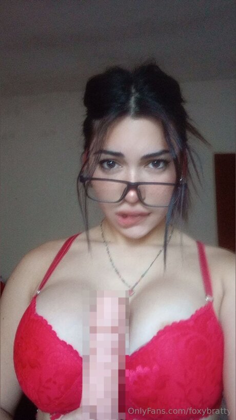 Foxybratty naked pornstar pic