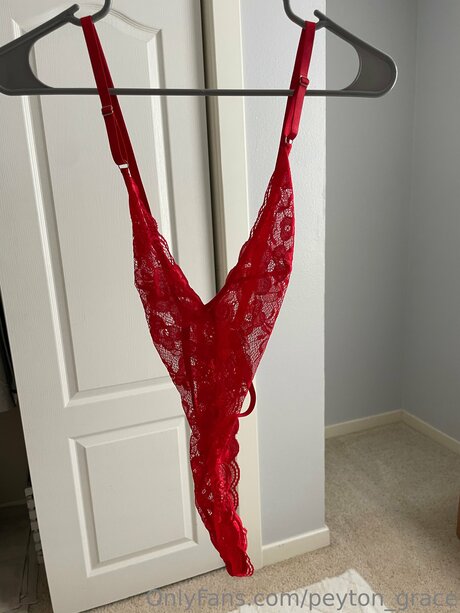 Peyton Grace hot star pics