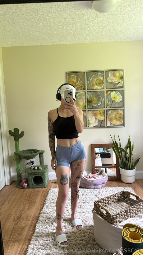 Prettypandora9 naked star archive