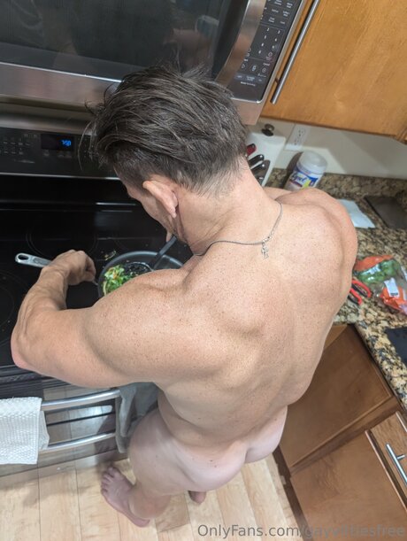 Gayvittlesfree erotic model gallery