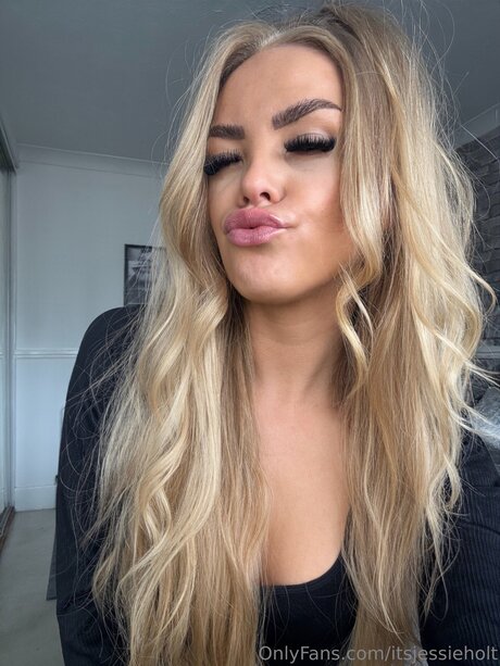 Itsjessieholt pornographic model picture