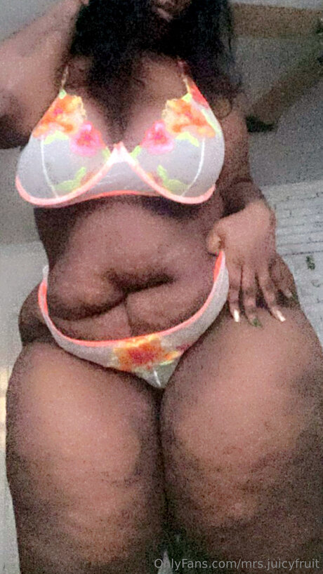 Mrs Juicyfruit model adult image
