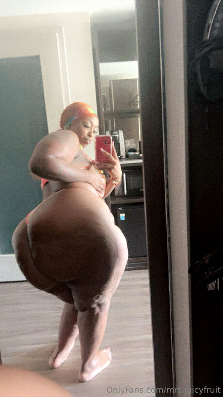 Mrs Juicyfruit adult model pics