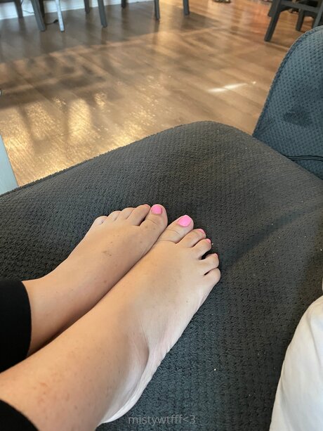 Mistywtfff model porn pics