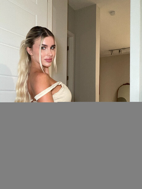 Kaitlynxo model high quality photos