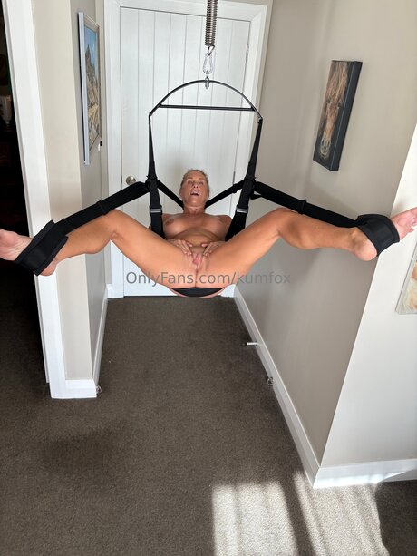 Kumfox model high quality photo