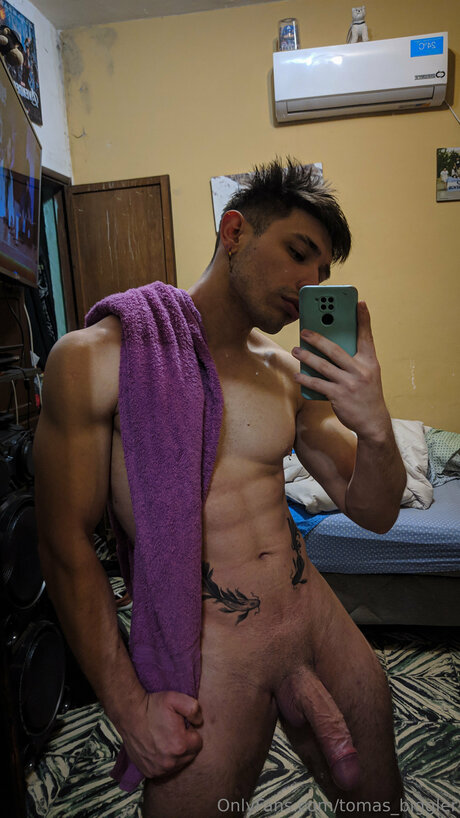 Tomas Rager model top images