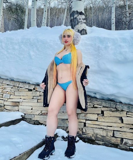 Windy Girk model exclusive images