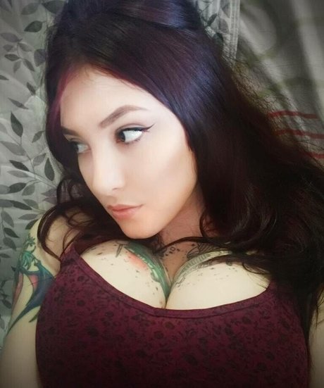 Gabriela Zambrozuski adult model image