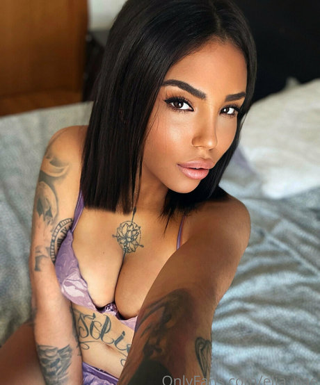 ameliereve7 model adult photo