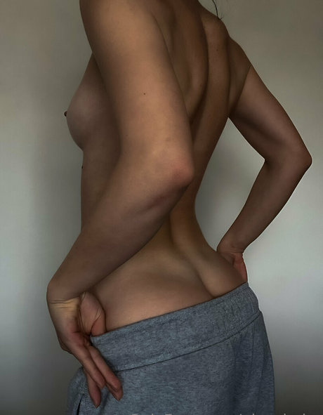 uknwbabe pornographic model img