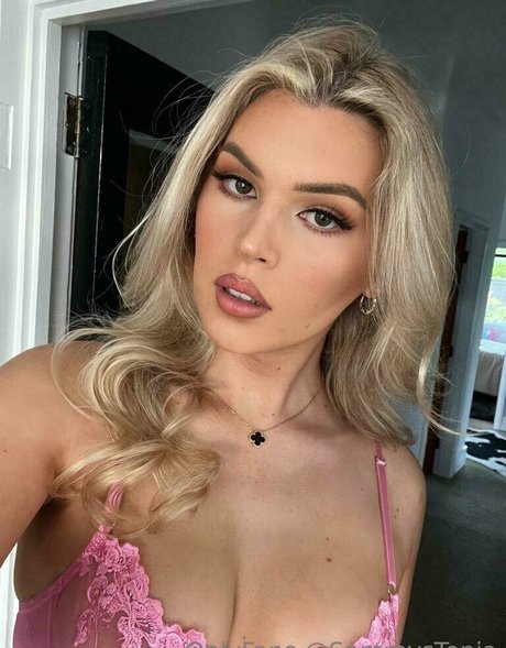 sammystopia beautiful model img