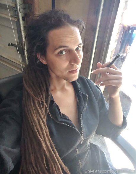 brannouailis nude model picture