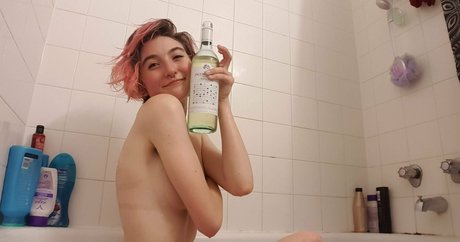 Emmanooodle model naked pictures