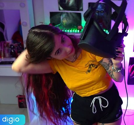 Nicole Diretora model top photo