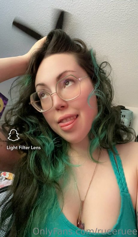 rueeruee sexy actress img