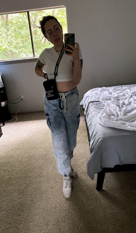 rueeruee model naked img