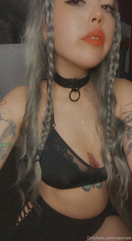 rueeruee free actress pic