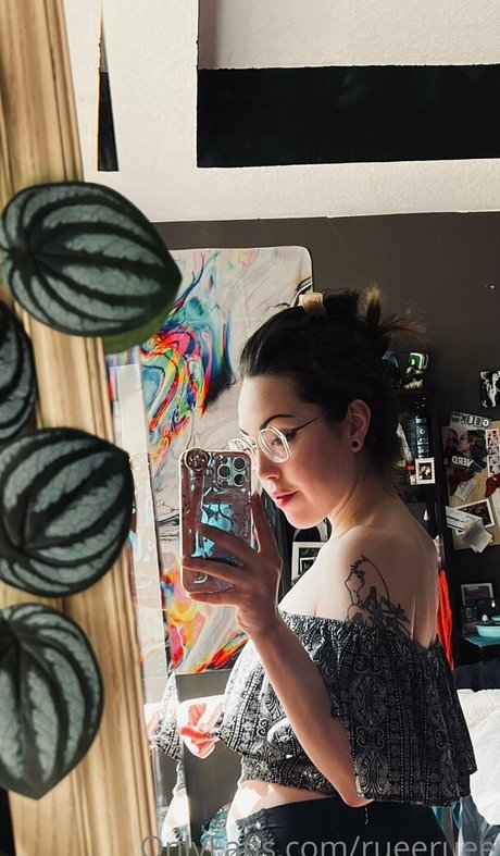 rueeruee star pornographic images