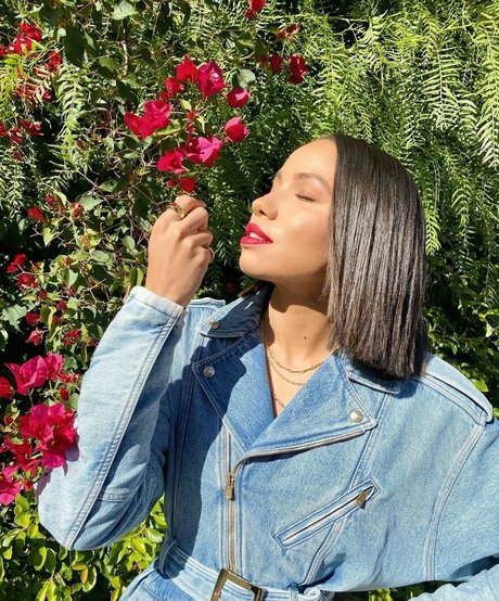 Jurnee Smollett art model pics