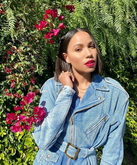 Jurnee Smollett art model photos