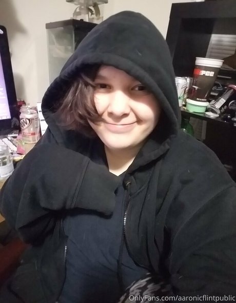 aaronicflintpublic pretty actress pictures