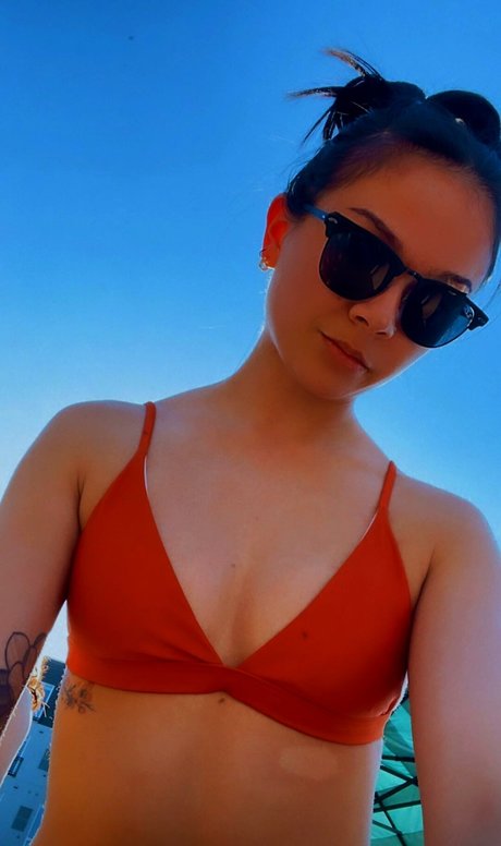 Yellowsnowbb sexy model pics