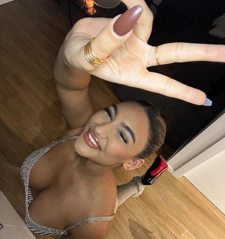 simmykk pornstar nudes pic