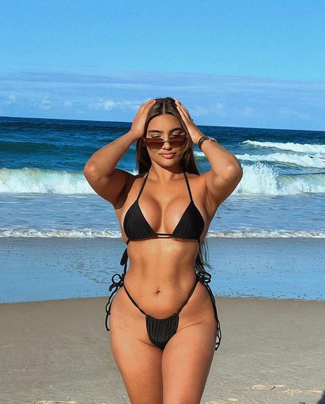 simmykk naked model image