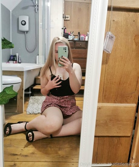 Thatlittleminigirl naked pornstar img