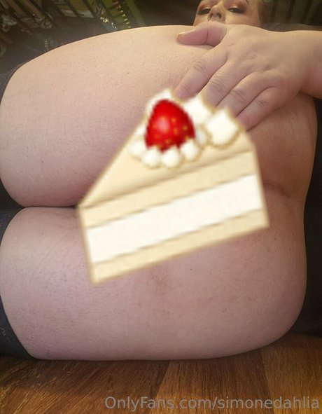 simonedahlia model perfect pic