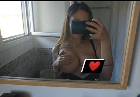 Paulasiri2 erotic model gallery