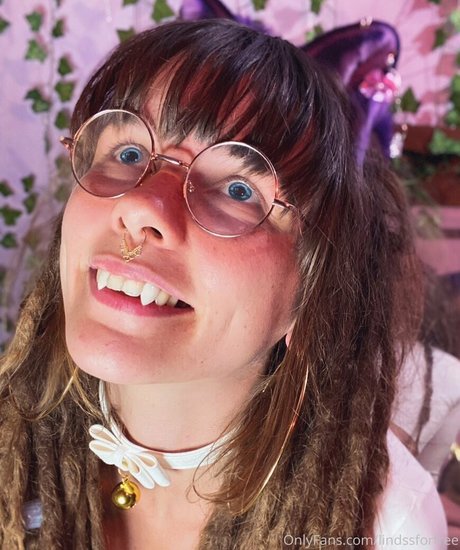 lindssforfree naked star image