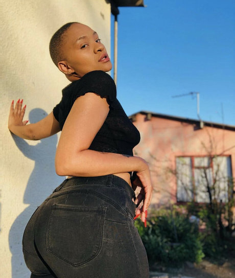 Arrie Cakes erotic model picture