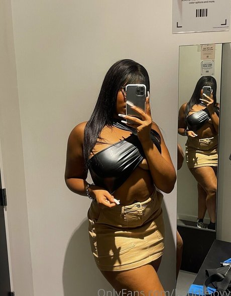 baddiejoyy nude star picture