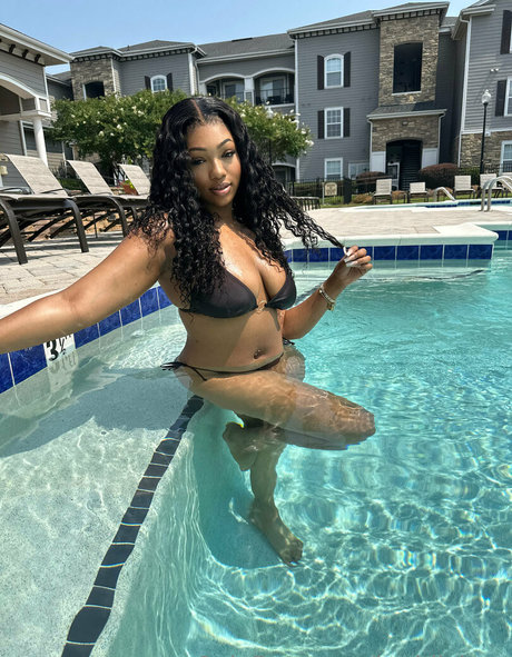 baddiejoyy model hot image