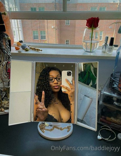 baddiejoyy sexy star pics