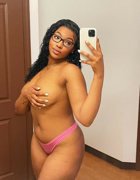 baddiejoyy pornstar nude photo