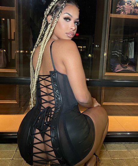 Amira Khalil sexy star img