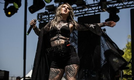 Mothica nude star archive