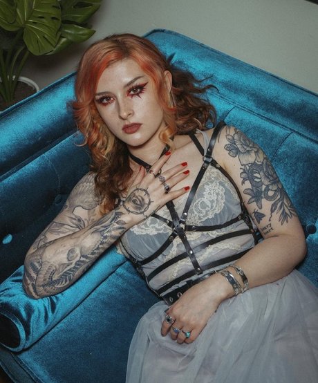 Mothica top star photos